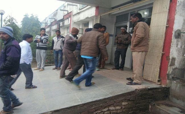 औरंगाबाद : ट्रक से टकरायी इनोवा, व्यवसायी की मौत 4 जख्मी