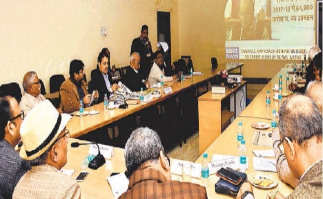 बजट फीडबैक : कुछ ने बताया दूरगामी रिजल्ट, कुछ ने कहा- उम्मीदों पर पानी फिरा