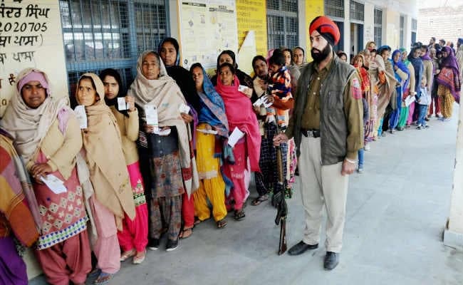 #PunjabPolls2017 : पंजाब में 6 बजे तक 70 फीसद मतदान, गोवा में मतदान समाप्त