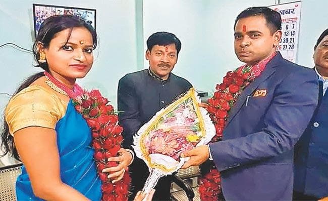 न बैंड-बाजा-न बरात, 21 कप चाय में जेल अधीक्षक ने कर ली शादी