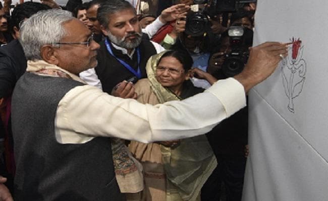 नीतीश ने कमल में रंग भरा, BJP-JDU ने गठबंधन की अटकलों को किया खारिज