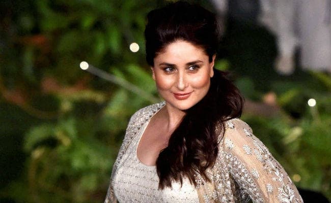 मां बनने के सिर्फ 45 दिनों बाद ही रैंप पर उतरी करीना कपूर