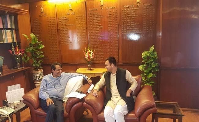 रेल मंत्री से मिले तेजस्वी, कहा- बिहार की लंबित परियोजनाओं को शीघ्र पूरा करे केंद्र