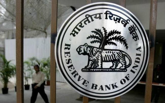 RBI की मौद्रिक समीक्षा : EMI पर राहत नहीं, 20 से बैंक से निकाल सकेंगे प्रति सप्ताह 50 हजार रुपये RBI की मौद्रिक समीक्षा : EMI पर राहत नहीं, 20 से बैंक से निकाल सकेंगे प्रति सप्ताह 50 हजार रुपये