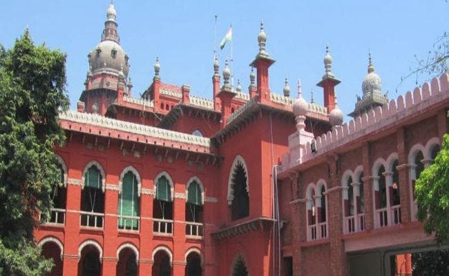 सरकार ने उच्च न्यायालय को बताया- अन्नाद्रमुक विधायक नहीं हैं कैद में
