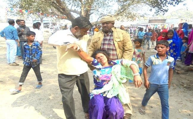बिहार : मधुबनी में सरपंच पति ने महिला को लटका कर पीटा, 4 हिरासत में