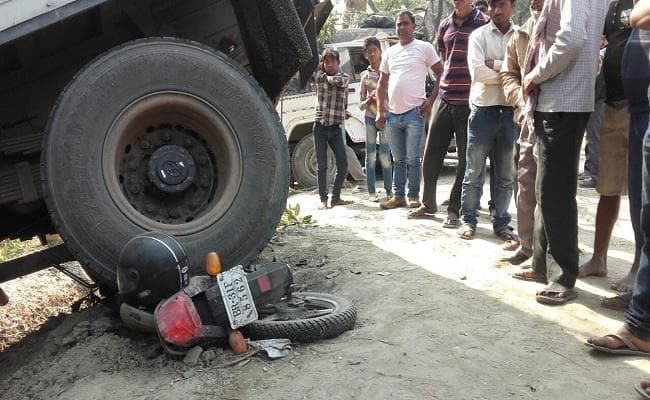बिहार : हाजीपुर में सड़क हादसे में एक की मौत, 4 घायल