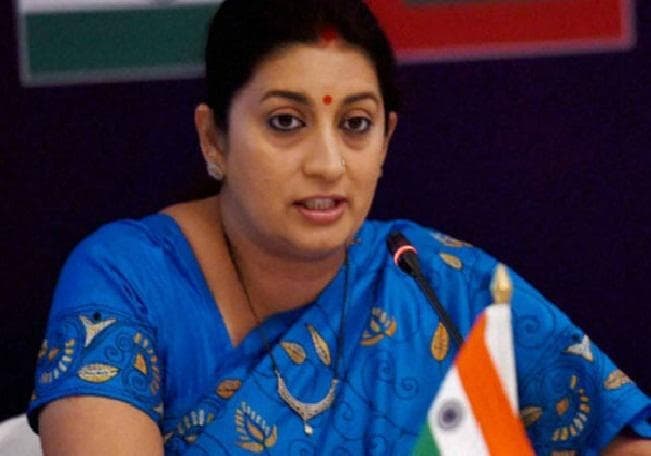 स्मृति ईरानी ने साधा प्रियंका गांधी पर निशाना कहा, जनता के सवालों से डरकर नहीं जा रही अमेठी