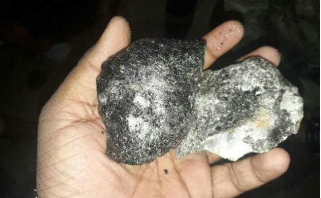 कोडरमा में बेशकीमती ब्लू स्टोन के साथ दो गिरफ्तार