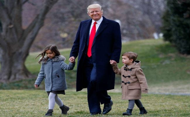 अपने नाती- नातिन के साथ अमेरिकी राष्ट्रपति ट्रंप