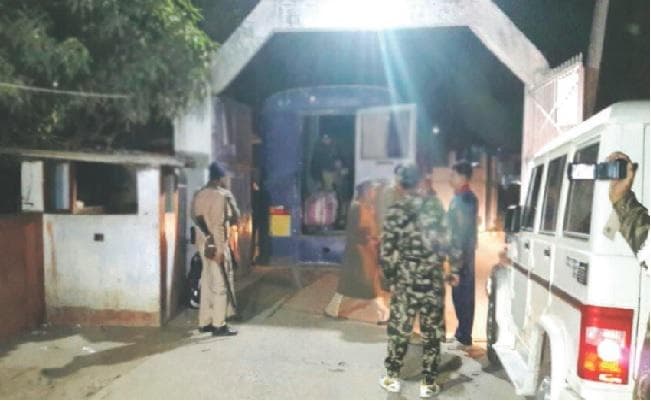 शहाबुद्दीन कड़ी सुरक्षा के बीच संपूर्ण क्रांति ट्रेन से तिहाड़ के लिए रवाना