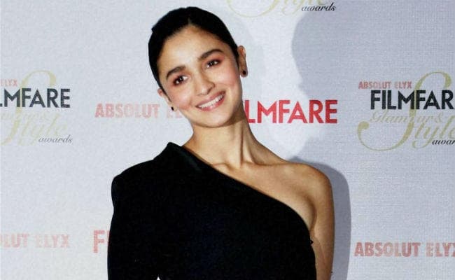 मैं किसी की जूतों में फिट नहीं होना चाहती: आलिया भट्ट