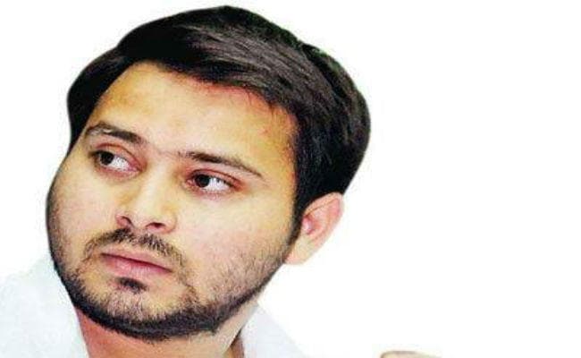 तेजस्वी का तंज, दो ही क्यों चारों सीटों पर लड़ ले कांग्रेस