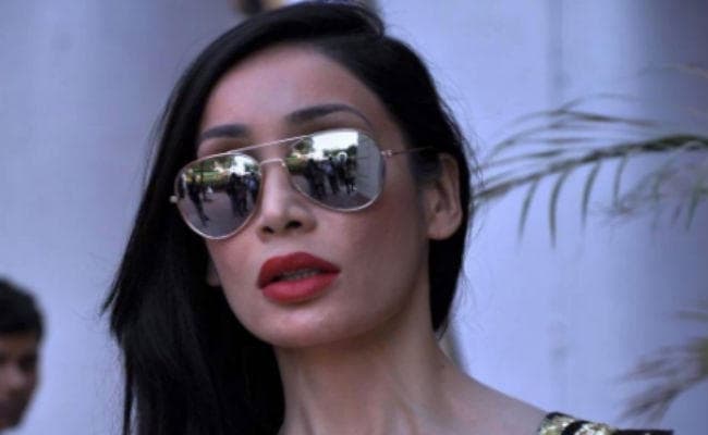 ''बिग बॉस'' फेम सोफिया हयात ने तलवों में बनवाया स्वास्तिक, हुआ विवाद, मिली धमकी