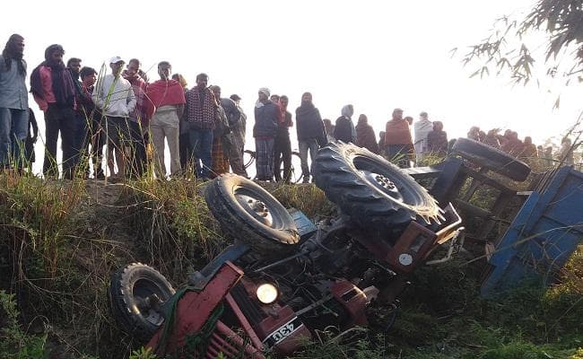 Bihar/सीतामढ़ी : ट्रैक्टर पलटने से दो श्रद्धालुओं की मौत, 18 घायल