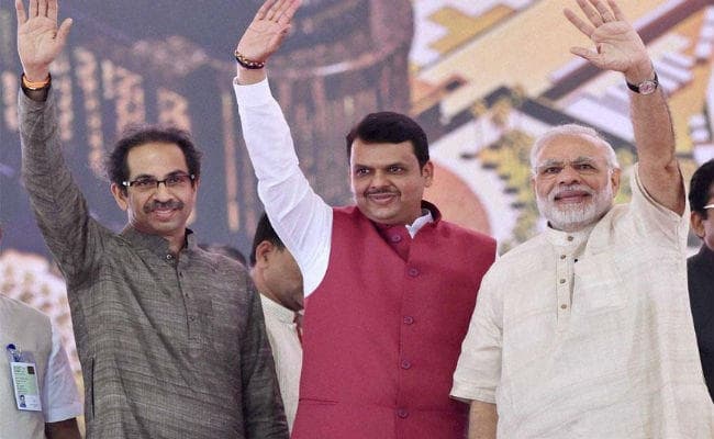 महाराष्ट्र निकाय चुनाव : क्या गठबंधन की राजनीति से उबर रही है बीजेपी