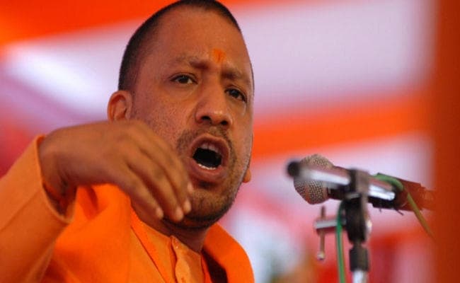 बोले योगी आदित्यनाथ- अखिलेश सरकार दलितों की पढ़ाई का पैसा लगाती है मदरसों में बोले योगी आदित्यनाथ- अखिलेश सरकार दलितों की पढ़ाई का पैसा लगाती है मदरसों में