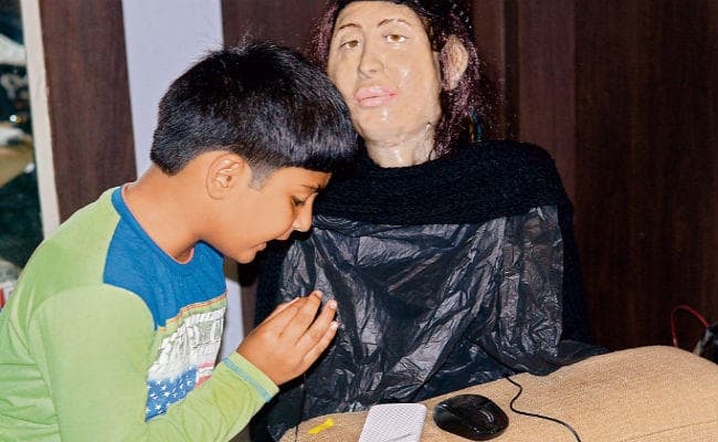 हिंदी में बात करेगी व पहचान भी लेगी रश्मि