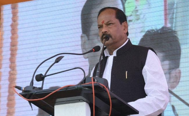 सीएम रघुवर दास ने चेताया- नक्सली सरेंडर करें, नहीं तो खोज कर मारेंगे