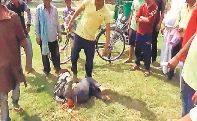 शर्मनाक: छह साल की बच्ची को फुसला कर दुष्कर्म का प्रयास, आरोपित की जूते-चप्पल से धुनाई