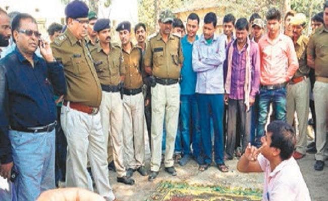 साइबर क्राइम के शिकार पिता को न्याय दिलाने को अनशन पर बैठे दारोगा