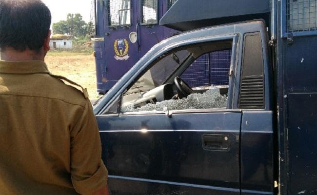 गोड्डा : अडाणी के जनता दरबार में लाठी चार्ज, कई पुलिसकर्मी जख्मी