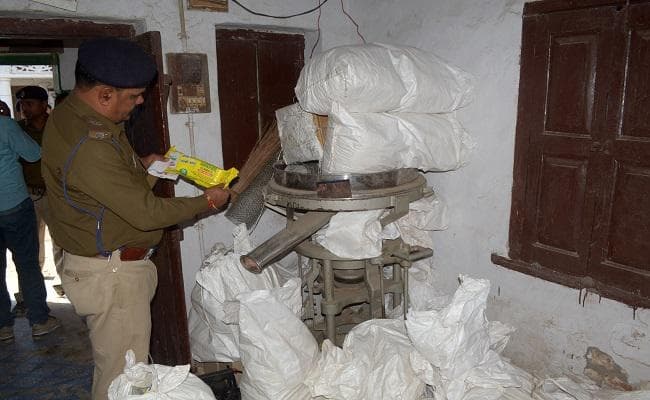 #BIHAR : मुजफ्फरपुर में भुजिया फैक्ट्री में बन रहा था नकली पान मसाला, JDU नेता से घंटों पूछताछ