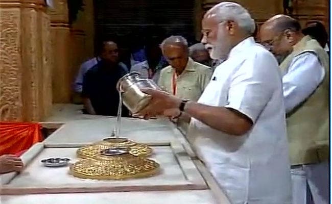 प्रधानमंत्री नरेंद्र मोदी ने सोमनाथ मंदिर में की पूजा-अर्चना