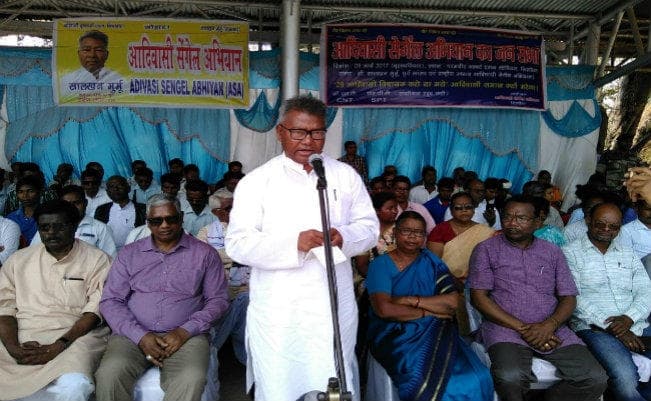 आदिवासियों के सुरक्षा कवच में भाजपा सरकार ने छेद कर दिया है : सालखन मुर्मू