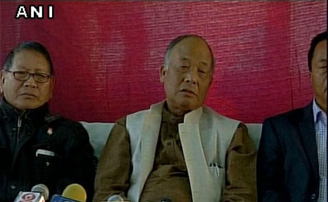 मणिपुर में भाजपा ने सरकार बनाने का दावा पेश किया, इबोबी आज इस्तीफा देंगे