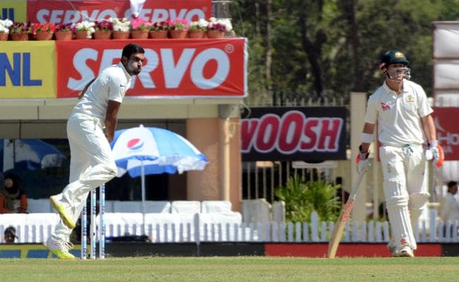 रांची के जेएससीए स्टेडियम में गुरुवार को भारत-आस्ट्रेलिया के बीच क्रिकेट टेस्ट मैच शुरू हुआ, देखें तसवीरें