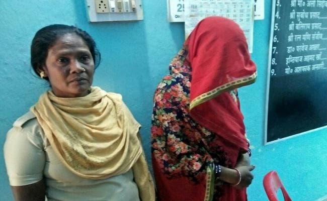 बिहार : दरभंगा में पुलिस ने महिला ठग को किया गिरफ्तार