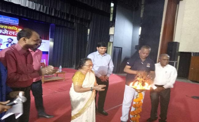 जमशेदपुर में अायोजित हुआ प्रभात खबर का कवि सम्मेलन सह अपराजिता सम्मान समारोह