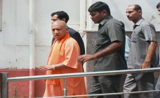 Yogi In Action : भगवा पताके सेे पटा गोरखपुर, सीएम बनने के बाद पहलीे बार कर्मभूमि जाएंगे योगी
