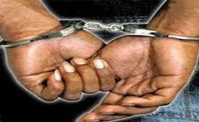 तत्काल टिकटों की कालाबाजारी करनेवाला गिरफ्तार