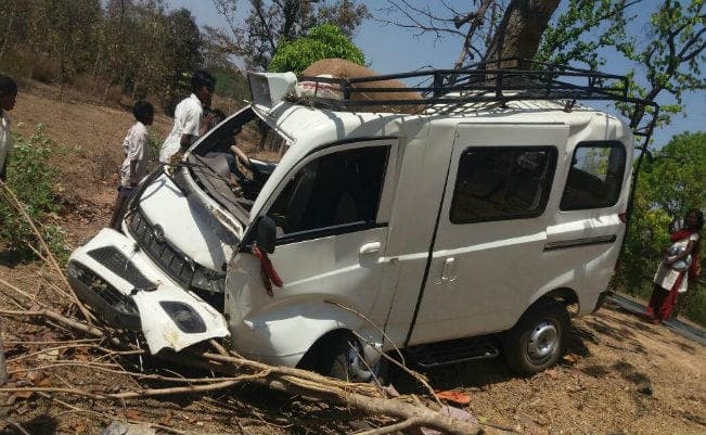 हाटगम्हरिया : मेक्सो वाहन दुर्घटना में तीन की मौत