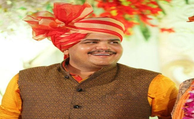 धनबाद के पूर्व डिप्टी मेयर नीरज सिंह की हत्या के मामले में कैमूर के युवक को ले गयी वहां की पुलिस