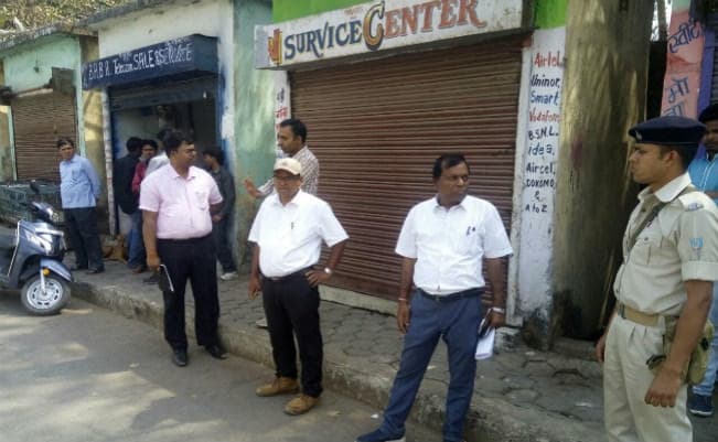 गुमला : प्रशासन की कार्रवाई, बूचड़खाने व मीट दुकानों को बंद कराया