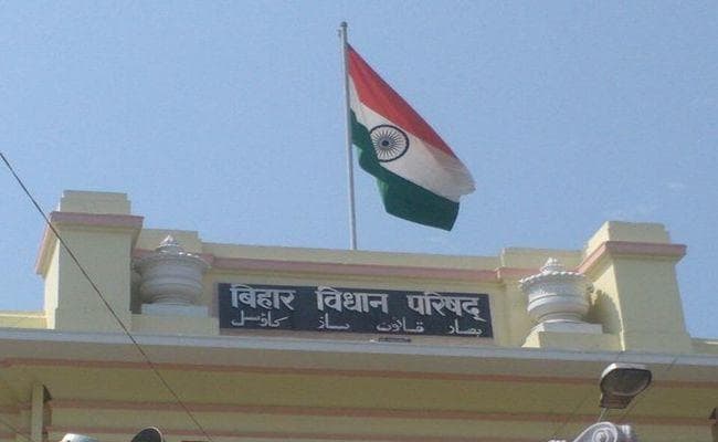 बिहार : महिला MLC छेड़खानी मामले में राजनीतिक हंगामे के बीच हो रही NDA की फजीहत