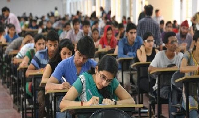 NEET के अभ्यर्थियों को बड़ी राहत, 25 साल से ज्यादा उम्र के लोग भी ले सकेंगे हिस्सा