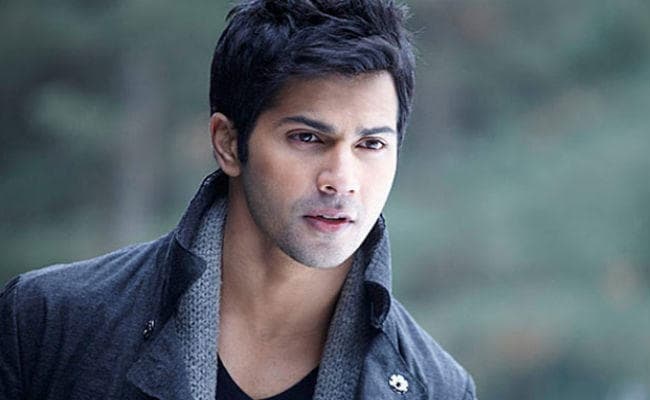 फिर गर्लफ्रेंड नताशा संग कैमरे में कैद हुए वरुण धवन, वीडियो