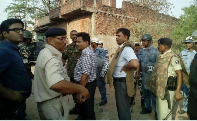 बिहार : नवादा में रामनवमी जुलूस पर पथराव, माहौल तनावपूर्ण, देखें तस्वीरें