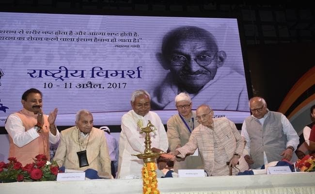 चंपारण सत्याग्रह शताब्दी समारोह में बोले नीतीश, कहा- हमारा मार्गदर्शक सिद्धांत गांधी जी का विचार है