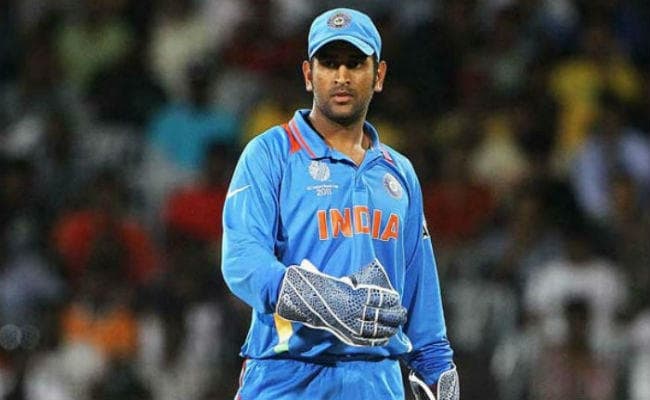 #WeStandByDhoni आप चाहे इनसे प्रेम करें या नफरत, इग्नोर नहीं कर सकते