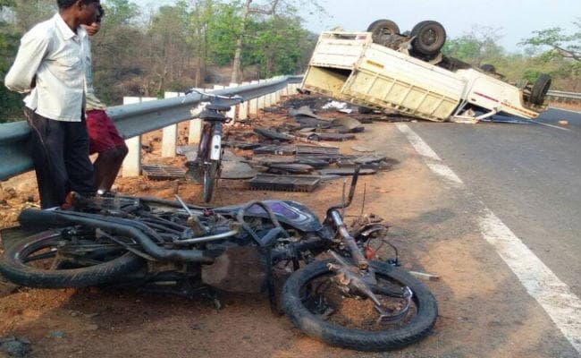 दुमका : सड़क हादसे में पति-पत्नी की मौत