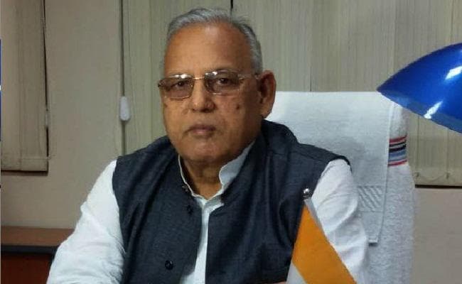 स्वास्थ्य मंत्री ने कहा, नव- सिखवा , भड़के प्रतिनिधि सुनायी खरी - खोटी