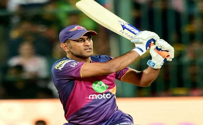 VIDEO : ''अबे खा ना, बहुत अच्छा केक है'', जश्न मनाते धौनी का वीडियो वायरल