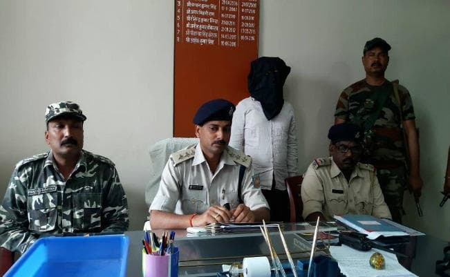 दुमका : थानेदार की हत्या में शामिल नक्सली गोविंद मरांडी गिरफ्तार