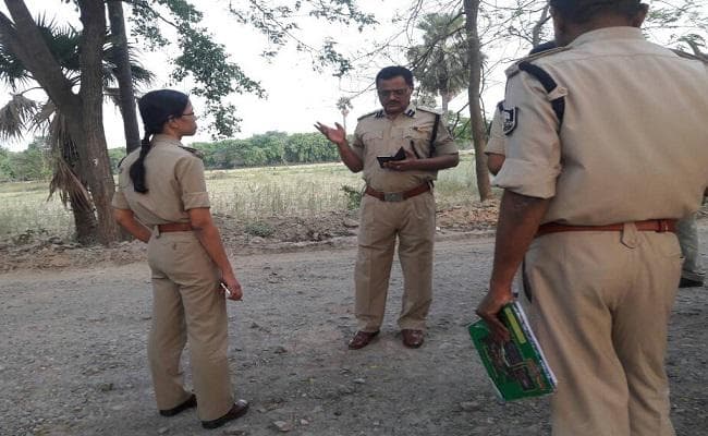 बिहार : सारण में अपराधियों ने कर्मियों को गोली मारकर LIC के 11 लाख रुपये लूटे