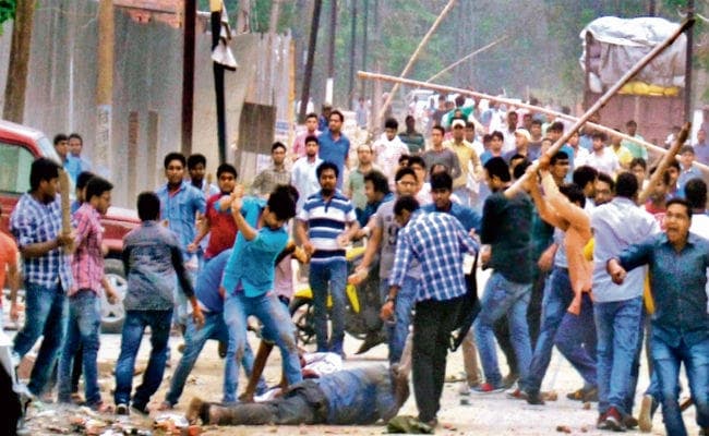 मुजफ्फरपुर : जूनियर डॉक्टर और ग्रामीण भिड़े, एंबुलेंस फूंके, तोड़फोड़